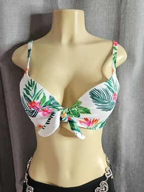 Shade Abd Shore Tropical Leaf  Bikini Top in White and Green 36b